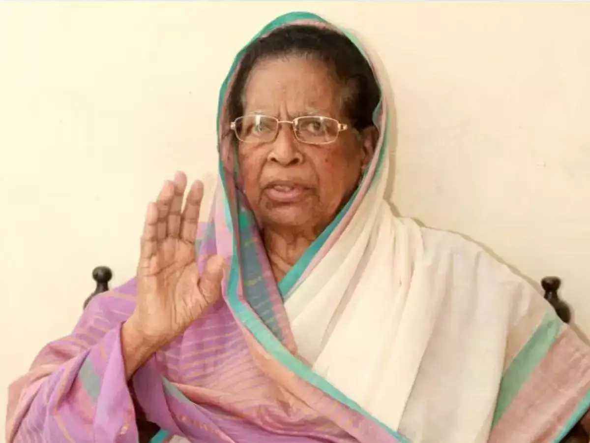 முதல் பெண் நீதிபதி முதல் கருணாநிதி கைது சர்ச்சை வரை : யார் இந்த பாத்திமா பீவி? 