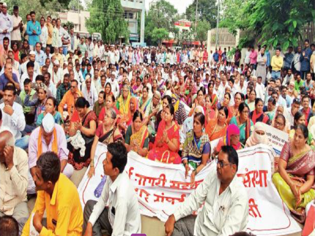 गुंतवणूकदार आक्रमक; आदर्श पतसंस्थेतील गैरव्यवहारप्रकरणी पोलिस आयुक्त कार्यालयावर मोर्चा