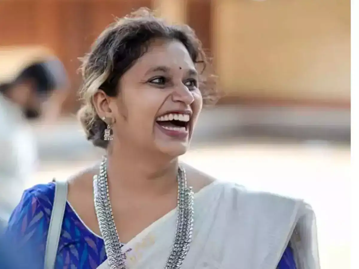 கேரளா பெண் ஓடும் ரயிலில் மரணம்.. கழிவறையில் கிடந்த சடலம்.. ஜோலார்பேட்டையில் பரபரப்பு 