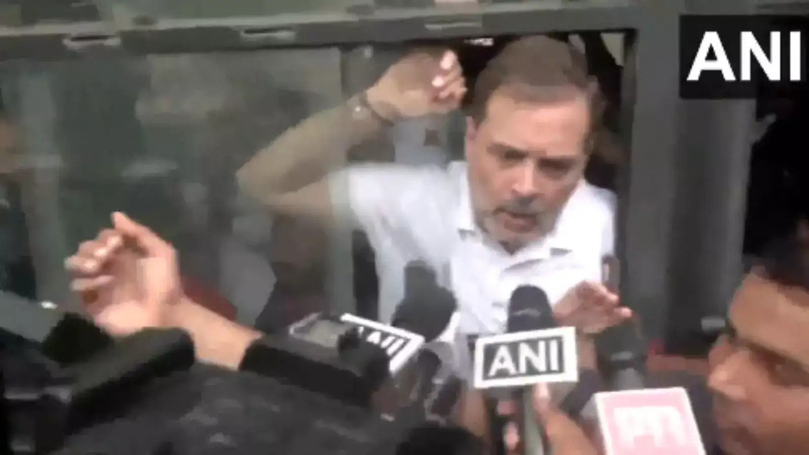 ராகுல் காந்தி, பிரியங்கா காந்தி கைது… டெல்லி SIR போராட்டத்தில் அதிர்ந்த அசோகா சாலை! 