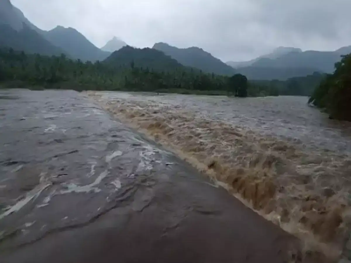 தொடர் மழை: வைகை ஆற்றில் வெள்ளப்பெருக்கு! 