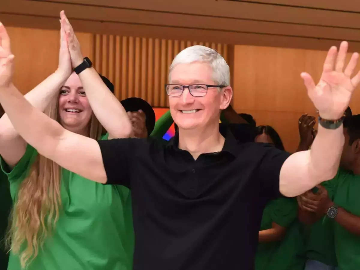 Tim Cook overwhelmed by the love he got in India, iPhone’s record breaking sale made a new record