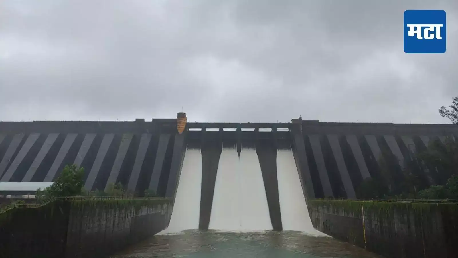 Koyna Dam : कोयना काठोकाठ; ‘महाराष्ट्राची भाग्यरेषा’ असलेले धरण १०० टक्के भरले, नदीकाठच्या गावांना सतर्कतेचा इशारा Koyna Dam : कोयना काठोकाठ; ‘महाराष्ट्राची भाग्यरेषा’ असलेले धरण १०० टक्के भरले, नदीकाठच्या गावांना सतर्कतेचा इशारा