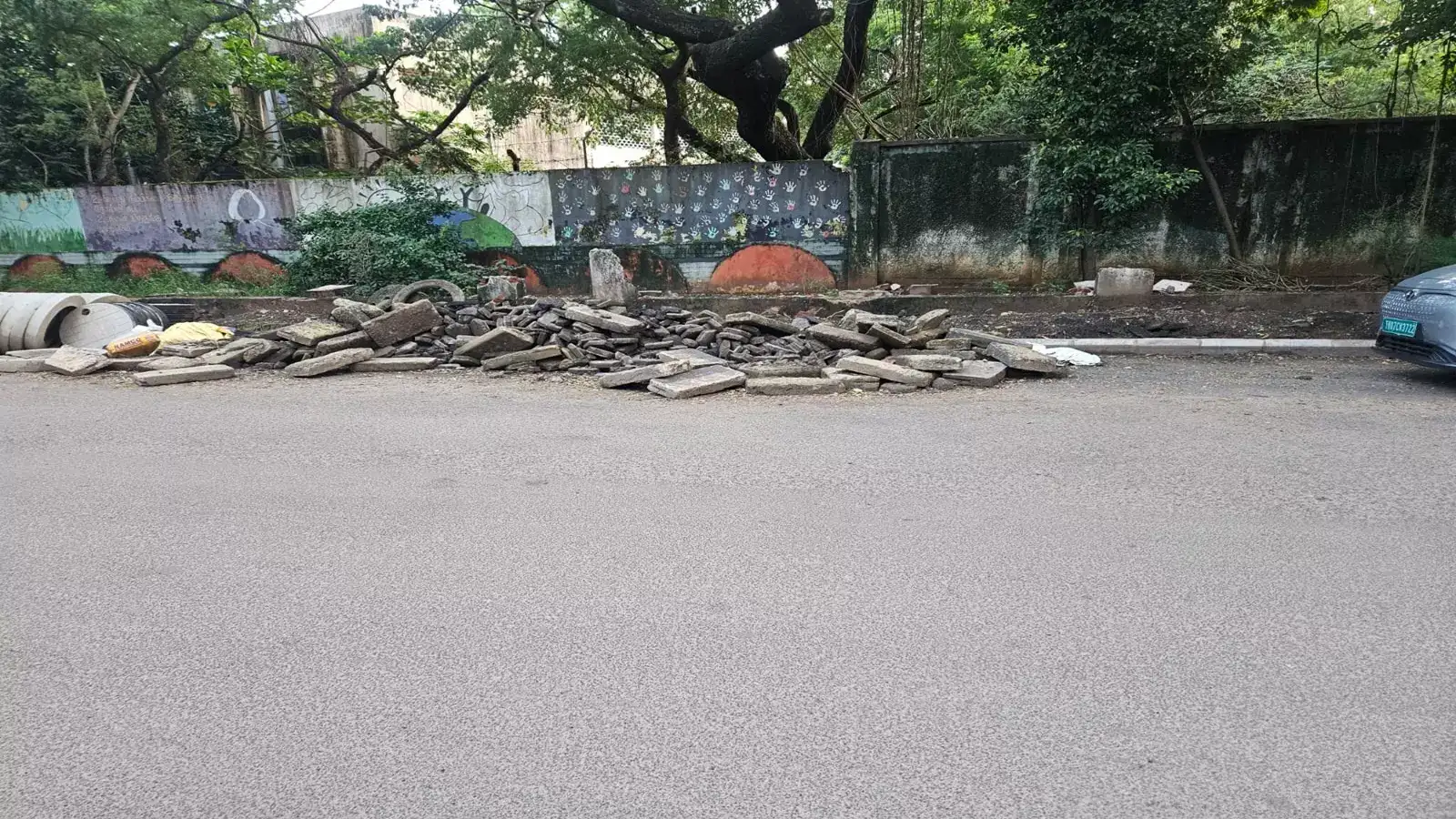 மழைநீர் வடிகால் பணிகள்... சரிசெய்யப்படாத சாலைகளால் மக்கள் அவதி- மாநகராட்சி நடவடிக்கை எடுக்குமா? 