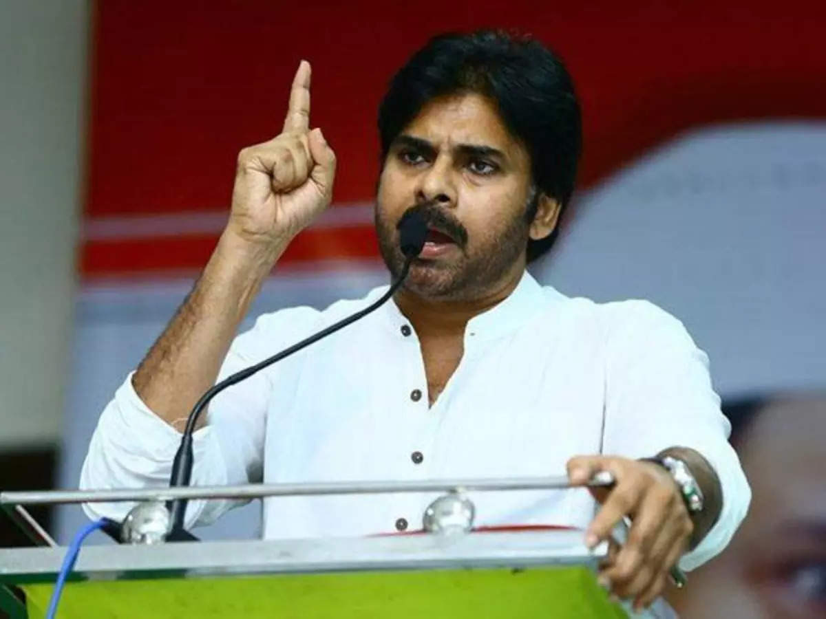 Nit Spring Spree Celebrations,Pawan Kalyan: రక్తపు మడుగులో కొట్టుకుంటుంటే  నేనే కాపాడా: పవన్ కళ్యాణ్ ప్రసంగం - pawan kalyan speech in spring spree  celebrations at nit warangal - Samayam Telugu