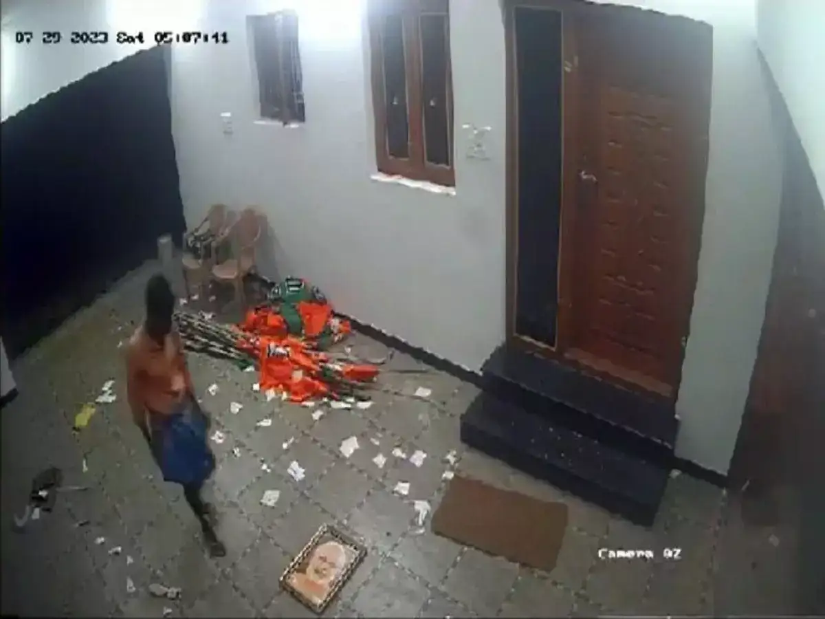 உடுமலை பாஜக நிர்வாகி வீட்டில் பிரதமர் மோடி படம் சேதம்... போலீஸிடம் சிக்கிய மர்ப நபர்! 