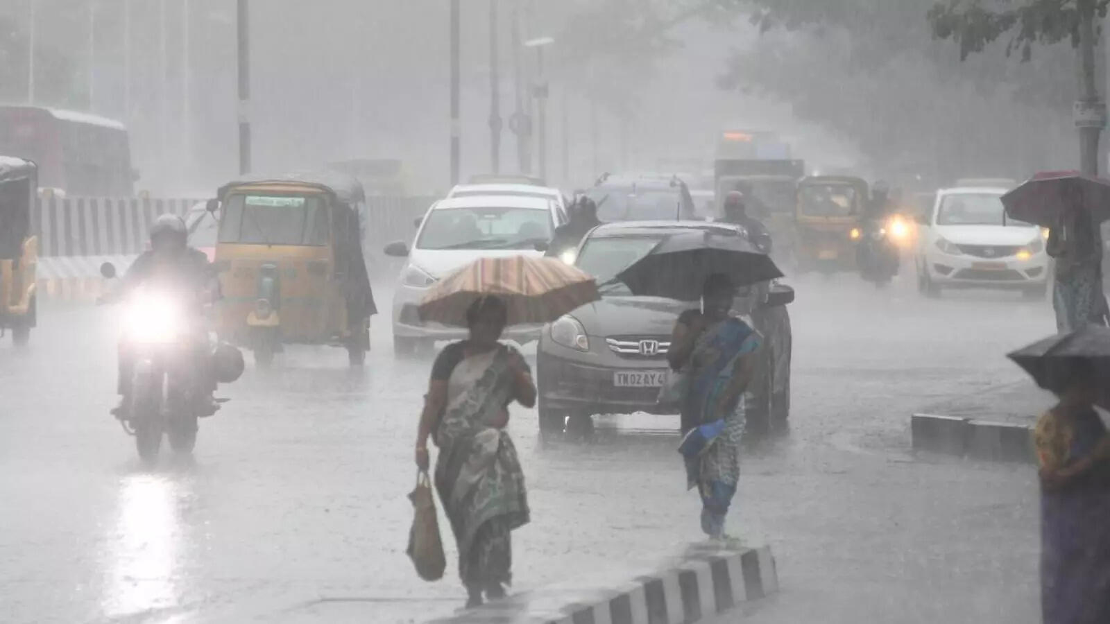 சென்னையில் அதிதீவிர கனமழை : 21 மாவட்டங்களில் கனமழை - நாளைய வானிலை இதுதான்!
