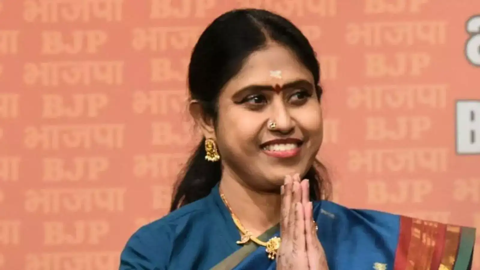 3 மொழிகளில் தெறிக்கவிட்ட விஜயதரணி.. அதிர்ந்த கேரளா.. வேற லெவல் போங்க! 