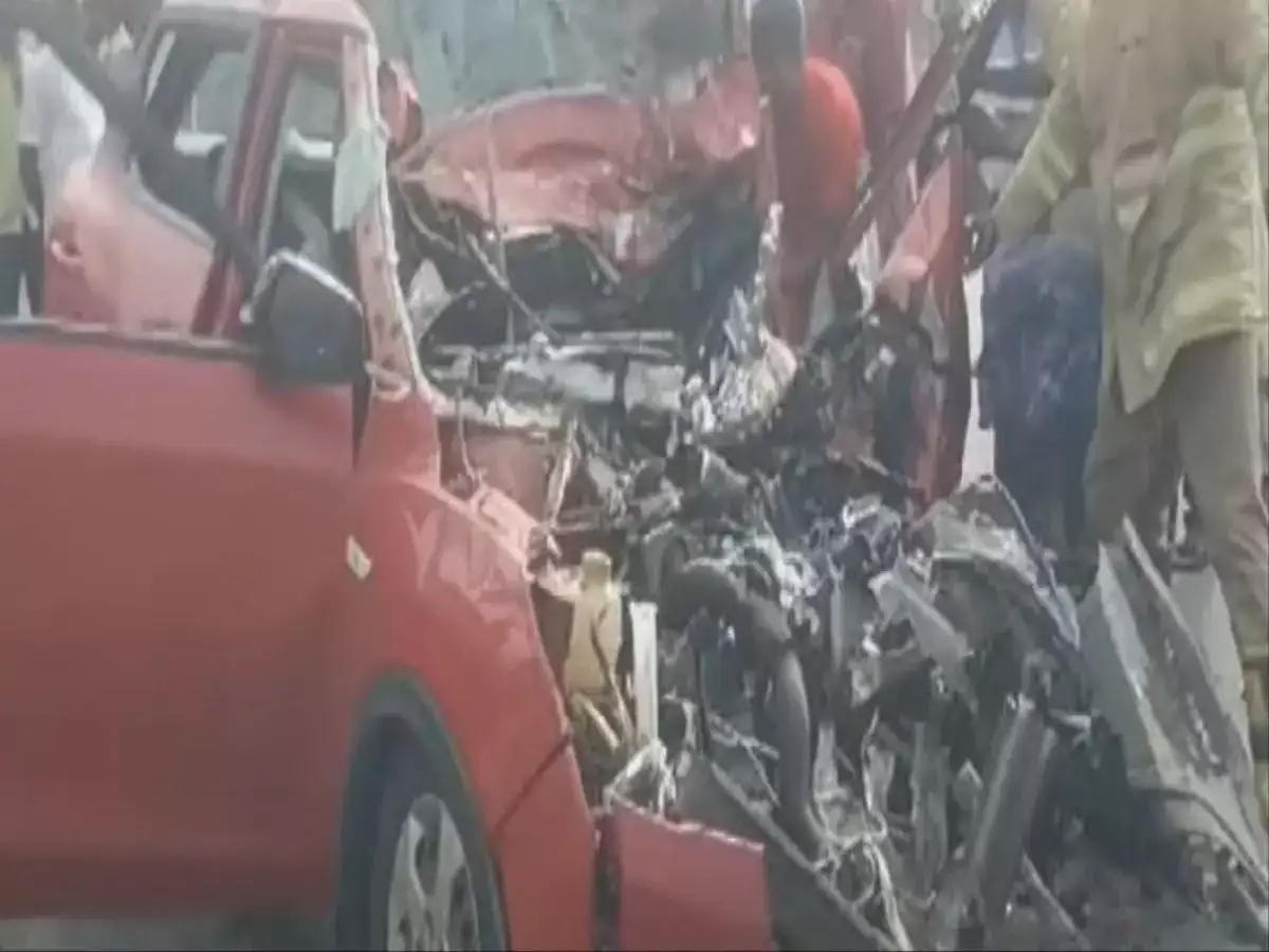 திருவண்ணாமலையில் பயங்கரம்...லாரி மீது காரி மோதி 7 பேர் பலி! 