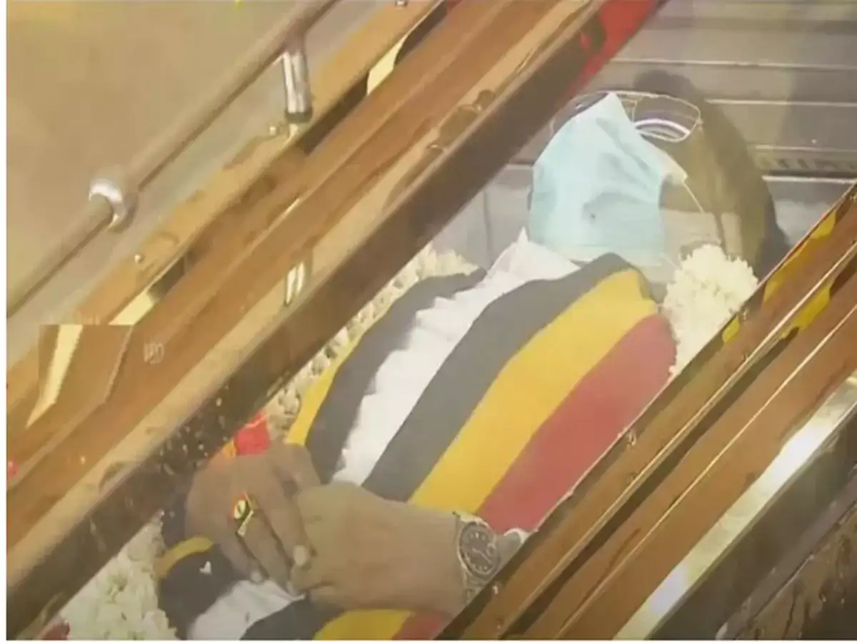 சென்னை தீவுத்திடலில் கட்டுக்கடங்காத மக்கள் கூட்டம்...தொடர்ந்து குவிக்கப்படும் போலீசார்! 