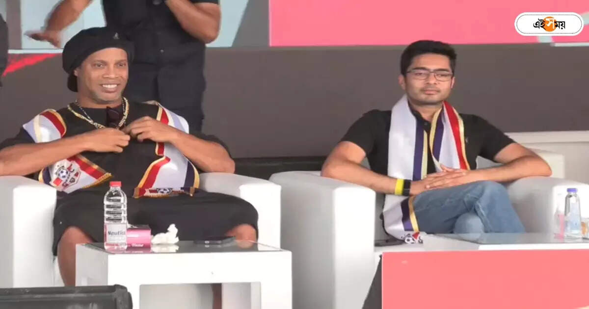 Ronaldinho Abhishek Banerjee: তৃতীয়াতে বড় চমক, ফুটবল ময়দানে একসঙ্গে রোনাল্ডিনহো-অভিষেক – ronaldinho and abhishek banerjee meets in bata stadium