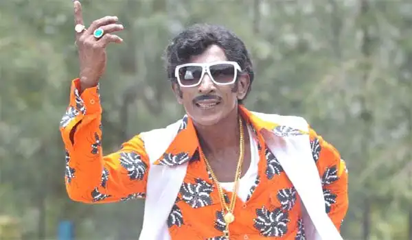 Mottai Rajendran,மிஸ்டர் குடிமகன் பட்டம் பெற்ற மொட்டை ராஜேந்திரன்! - mottai rajendran as drug addict in thangaratham - Samayam Tamil