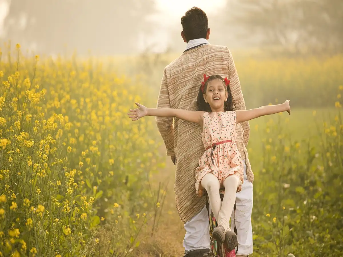 Father Daughter Bond Quotes In Hindi,बेटियों की जिंदगी में पिता होना है  जरूरी, फायदे इतने कि सुनकर खुश हो जाएंगे आप - importance of fathers in  daughters life - Navbharat Times