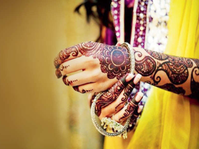 Karva Chauth mehndi image| Karwa Chauth 2020: Easy mehndi designs for hand  and foot you must try this year