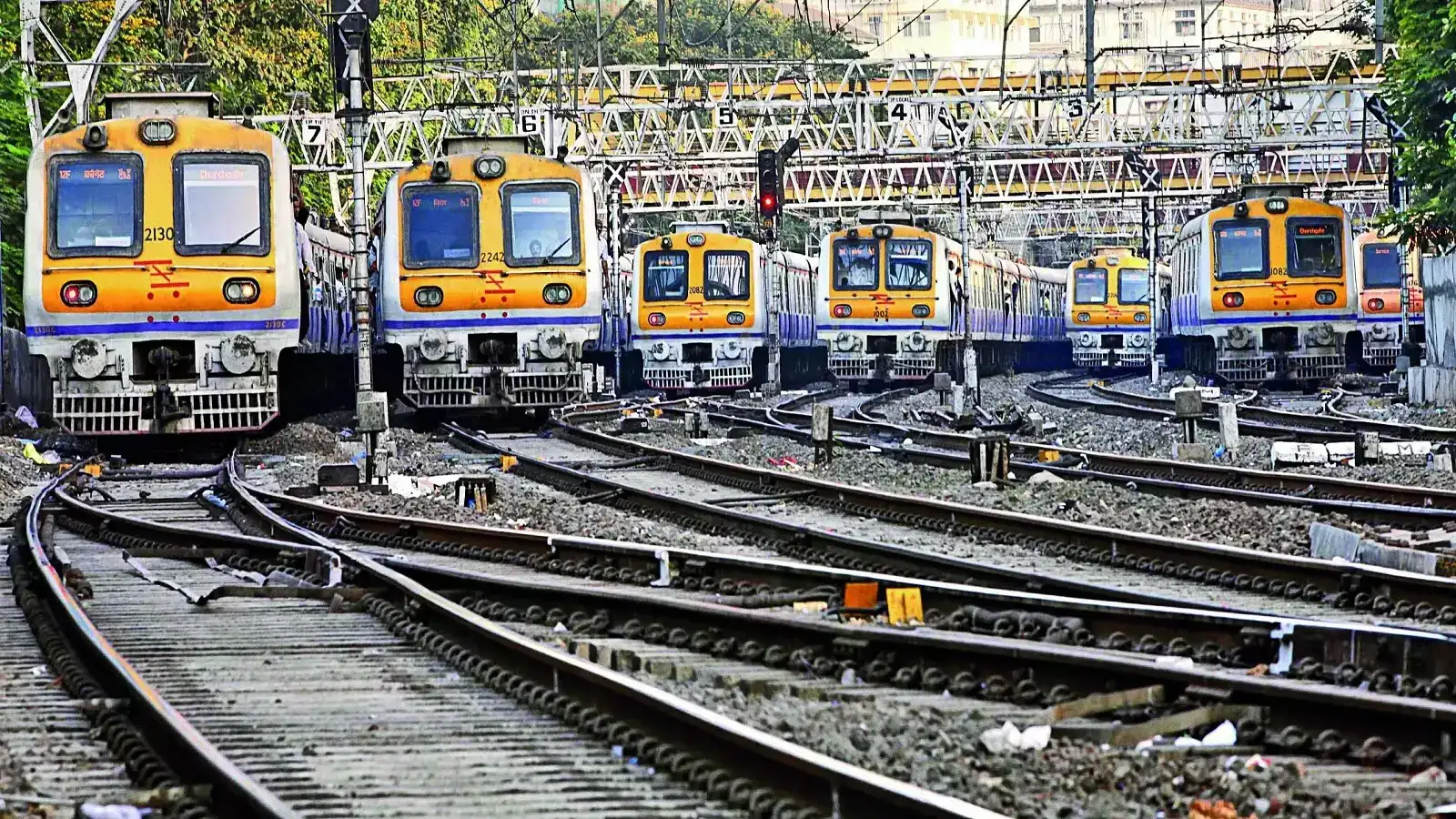 Western Railway Mega Block: मुंबईकरांचा खोळंबा! पश्चिम रेल्वेवर ३५ तासांचा ब्लॉक, १६३ लोकल फेऱ्या रद्द Western Railway Mega Block: मुंबईकरांचा खोळंबा! पश्चिम रेल्वेवर ३५ तासांचा ब्लॉक, १६३ लोकल फेऱ्या रद्द