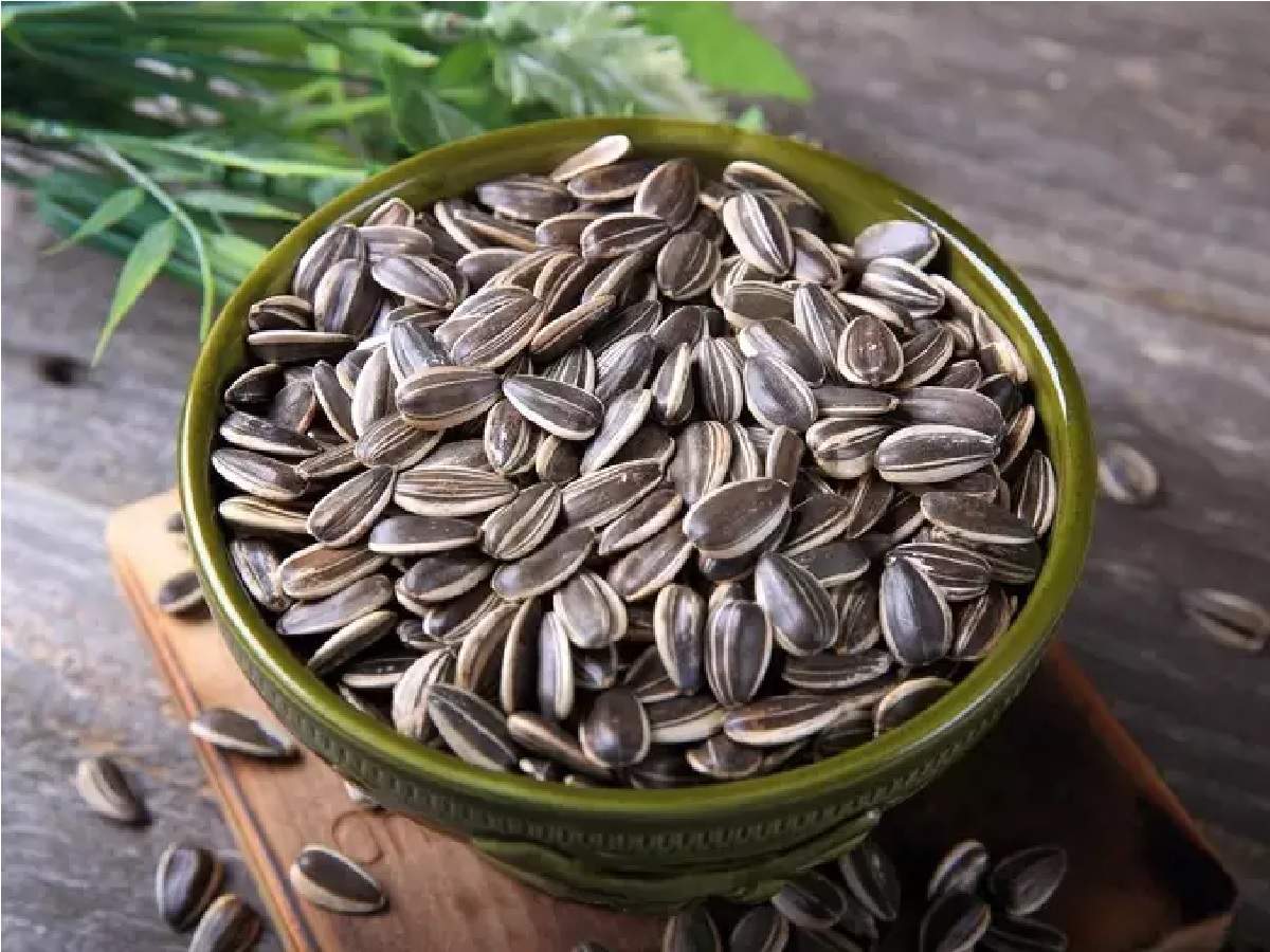 Benefits Of Sunflower Seeds,कैंसर जैसी खतरनाक बीमारी से बचाते हैं सूरजमुखी के बीज, जानिए और अदभुत फायदे - health benefits of sunflower seeds in hindi - Navbharat Times
