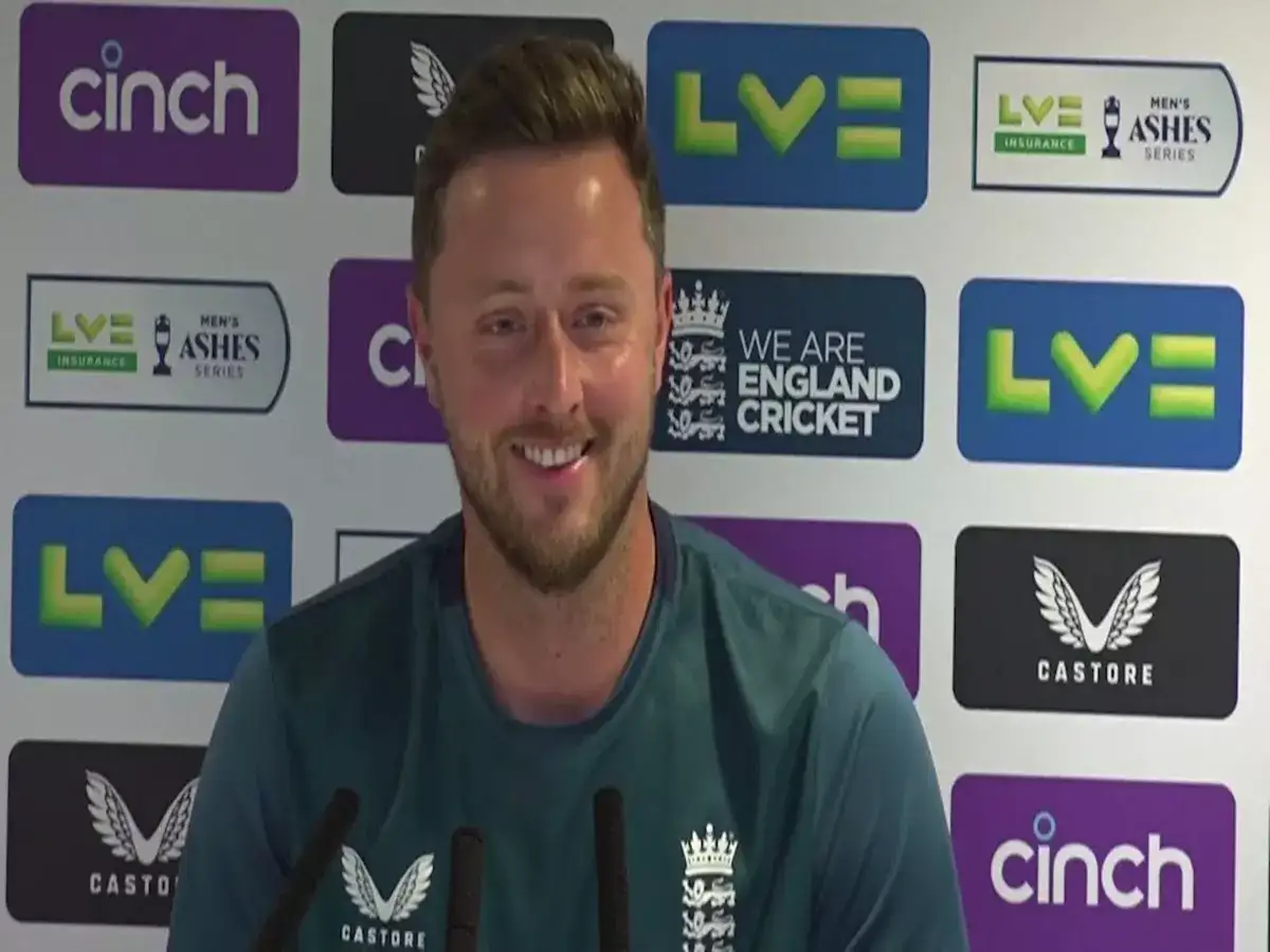 'உலகின் பெஸ்ட் பௌலர் இவர்தான்'.. இந்திய வீரரை தாறுமாறாக புகழ்ந்து தள்ளிய ஒல்லி ராபின்சன்! 