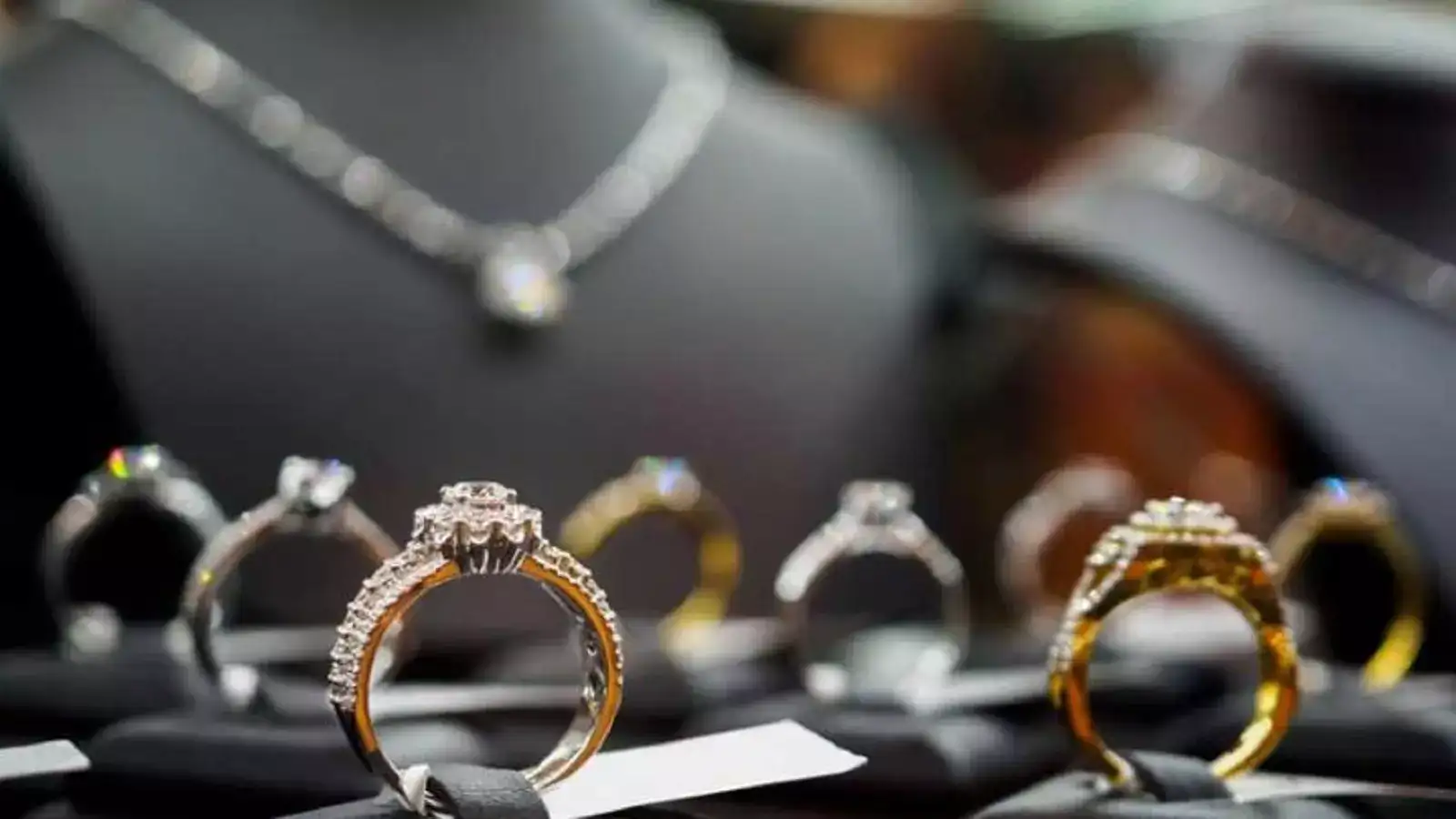 இந்தியாவின் நகை மற்றும் ரத்தினங்கள் ஏற்றுமதி சரிவு.. காரணம் என்ன? 