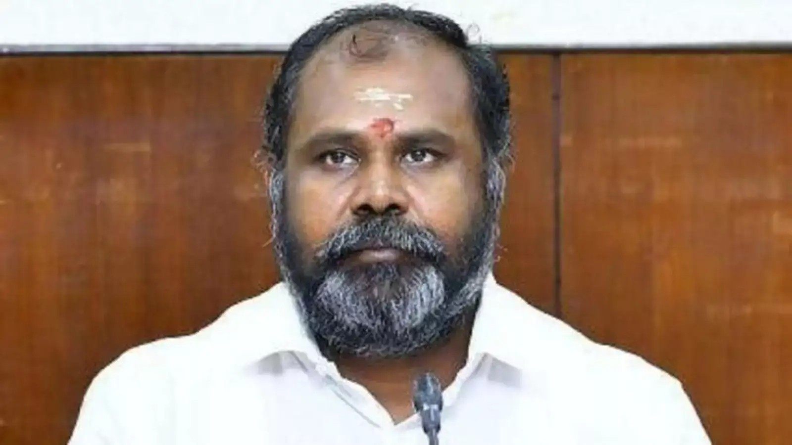 அமுமுக காற்றில் கரைந்த கற்பூரம் போல கரைந்து கொண்டிருக்கிறது! டிடிவி தினகரனுக்கு ஆர். பி. உதயகுமார் பதிலடி! 