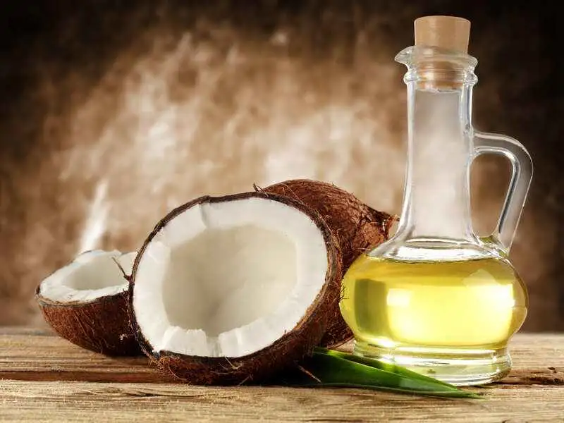 Coconut Oil,रात में चेहरे पर लगाएं नारियल का तेल, करता है नाइट सीरम का काम  - apply coconut oil overnight on your skin and see these changes work as a  night serum -