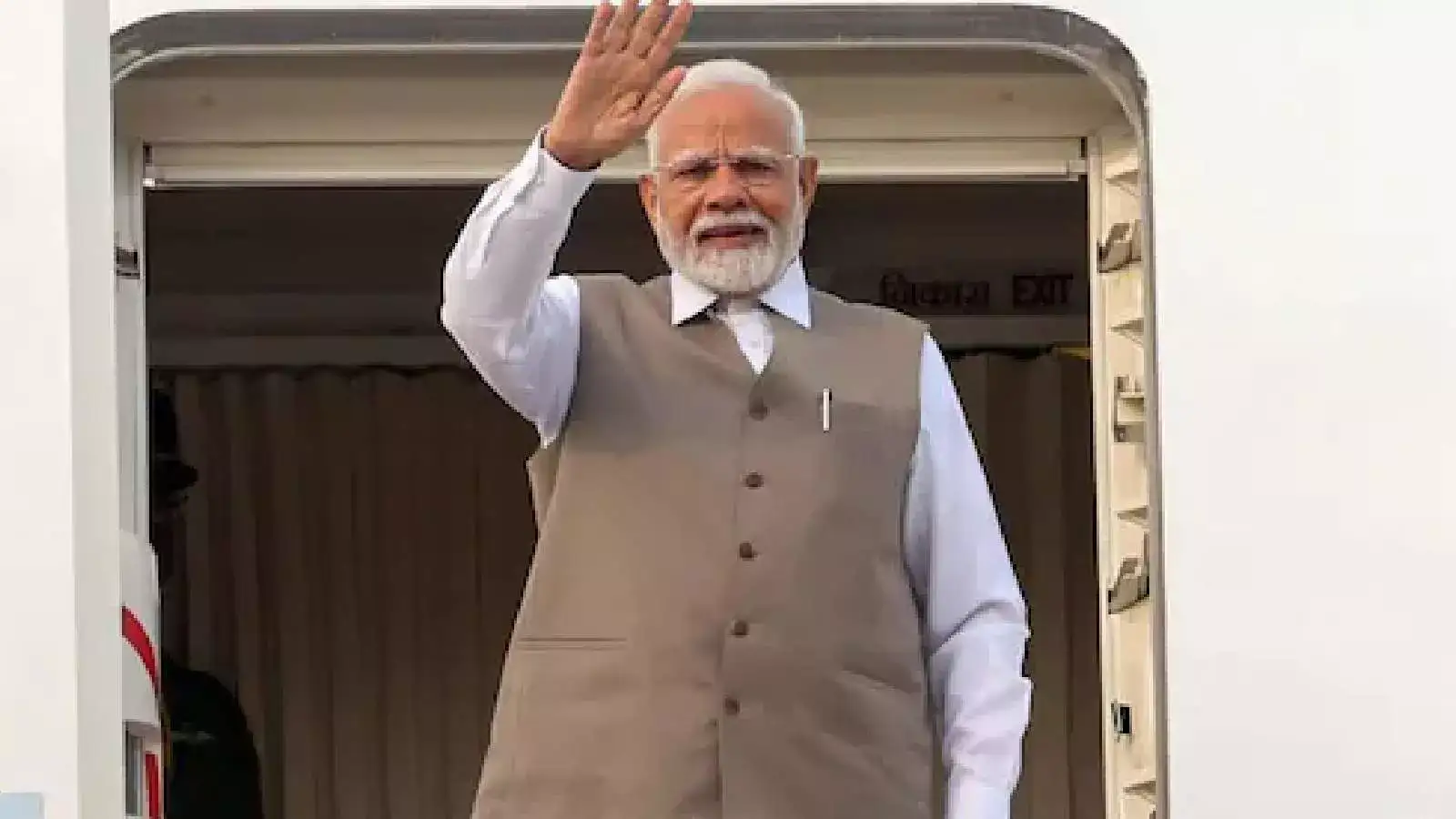 பிரதமர் மோடியின் வெளிநாட்டு பயண செலவு: 4 ஆண்டுகளில் ரூ.295 கோடி! 