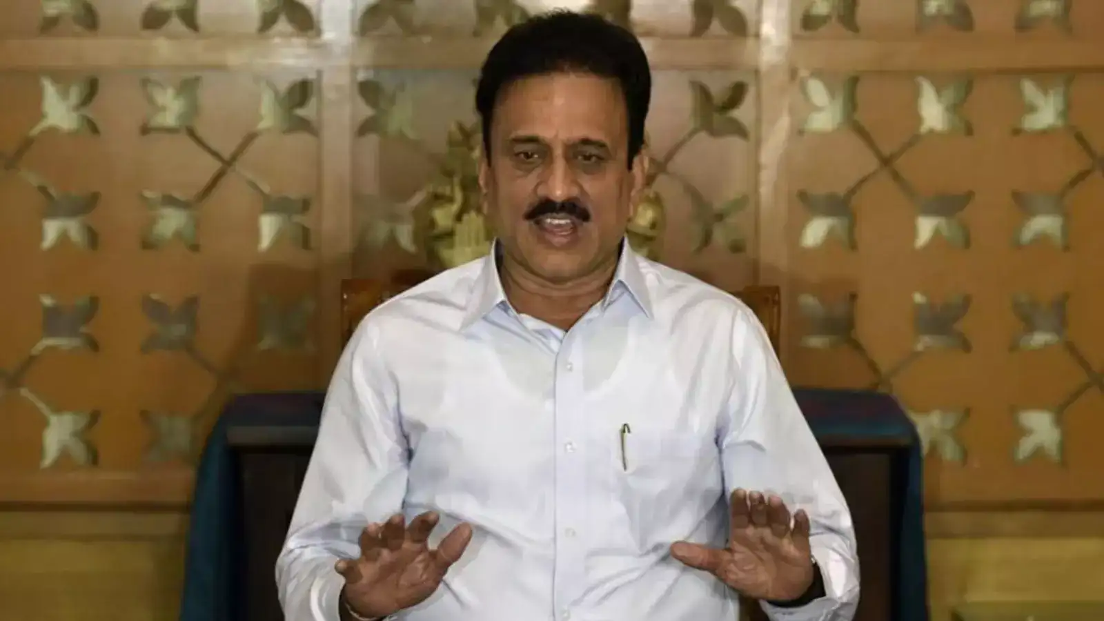 महाराष्ट्राच्या राजकारणात मोठा भूकंप होणार? भाजपचे संकटमोचक गिरीश महाजन यांचे स्पष्ट संकेत महाराष्ट्राच्या राजकारणात मोठा भूकंप होणार? भाजपचे संकटमोचक गिरीश महाजन यांचे स्पष्ट संकेत