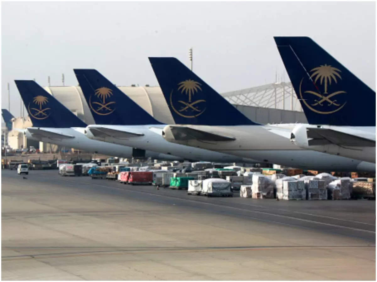 Транспорт саудовской аравии. Аэропорт Джида Саудовской Аравии. Боинг 747 Саудия Аравия. Аэропорт Эр Рияд. Международный аэропорт Король Халид, Эр-Рияд.