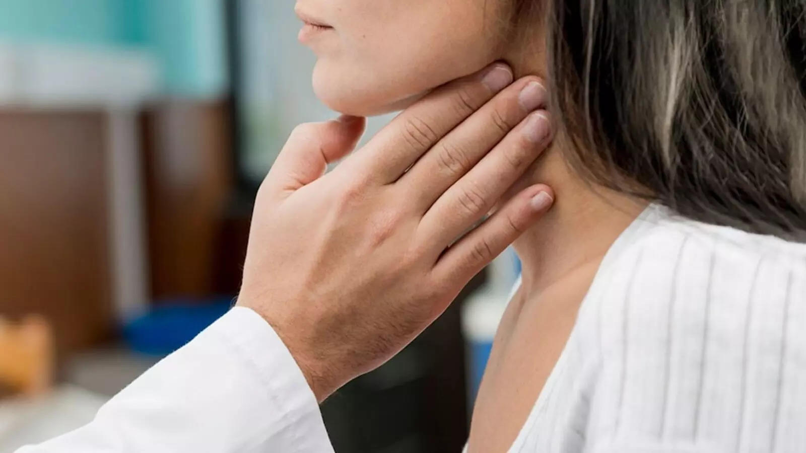 Home remedies for Thyroid: थायराइड के बढ़ने या घटने दोनों में कारगर हैं 4 घरेलू उपाय, 18 लक्षणों में देंगे आराम