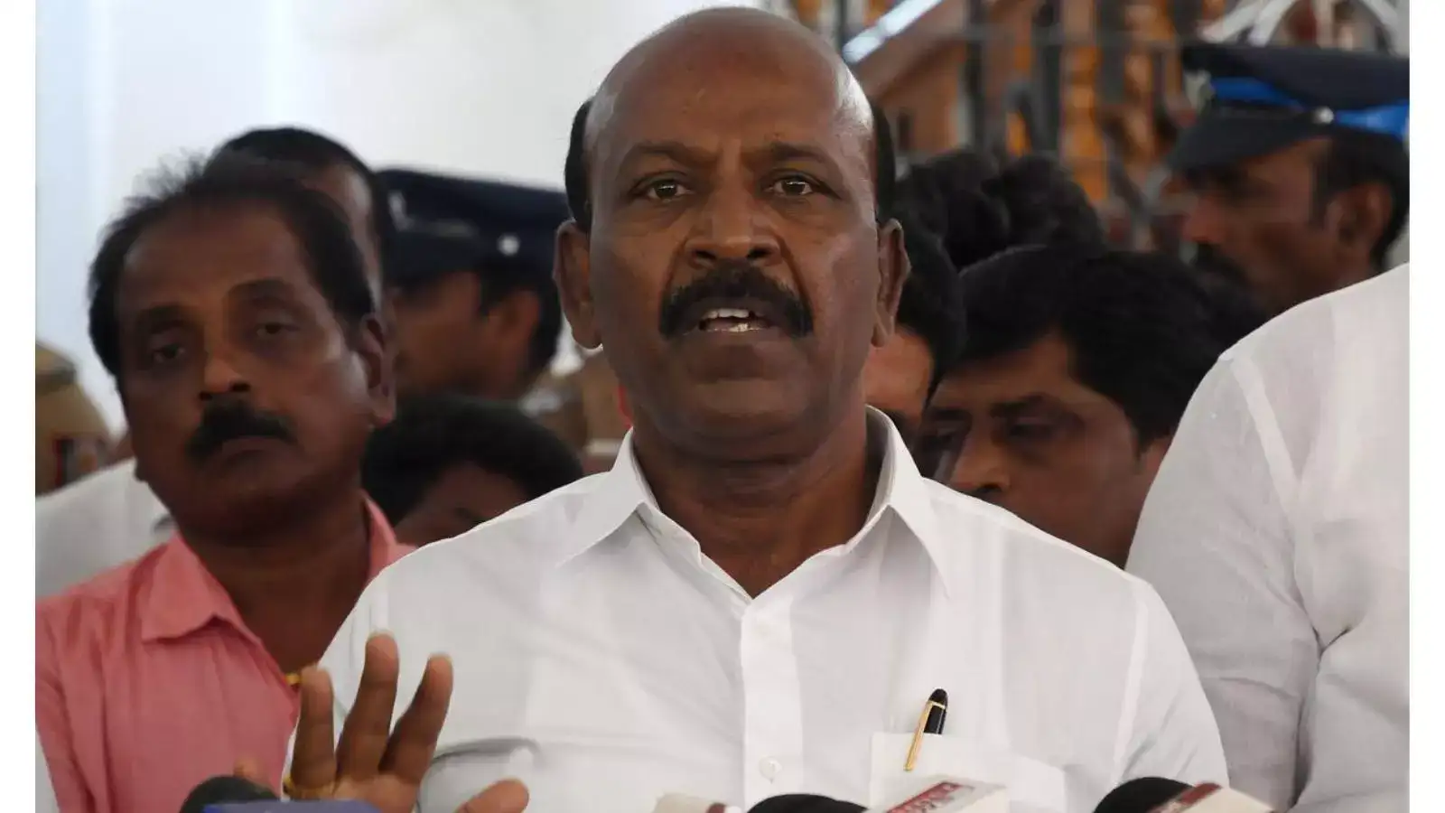 மா சுப்பிரமணியனுக்கு ஷாக் கொடுத்த நீதிமன்றம்.. நில அபகரிப்பு வழக்கில் கண்டிப்பாக ஆஜராக உத்தரவு! 