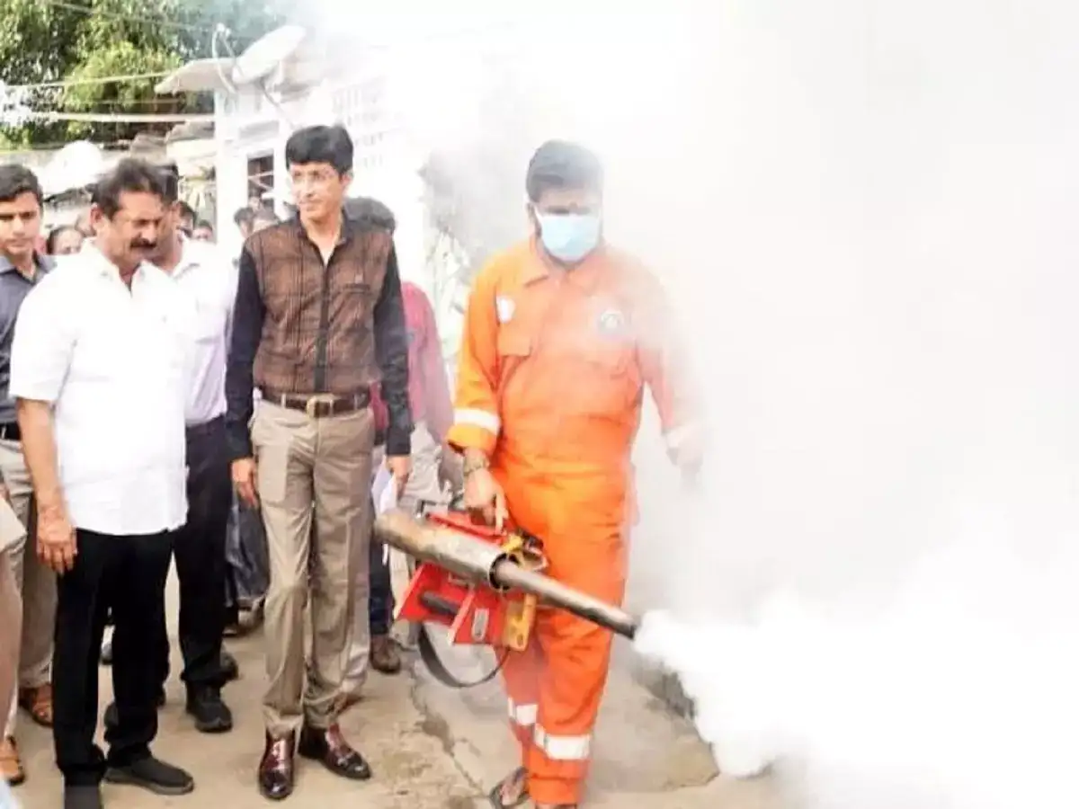 சென்னையில் கொசுக்களை அழிக்கும் பணி தீவிரம்...மாநகராட்சி ஆணையர் நேரில் ஆய்வு! 