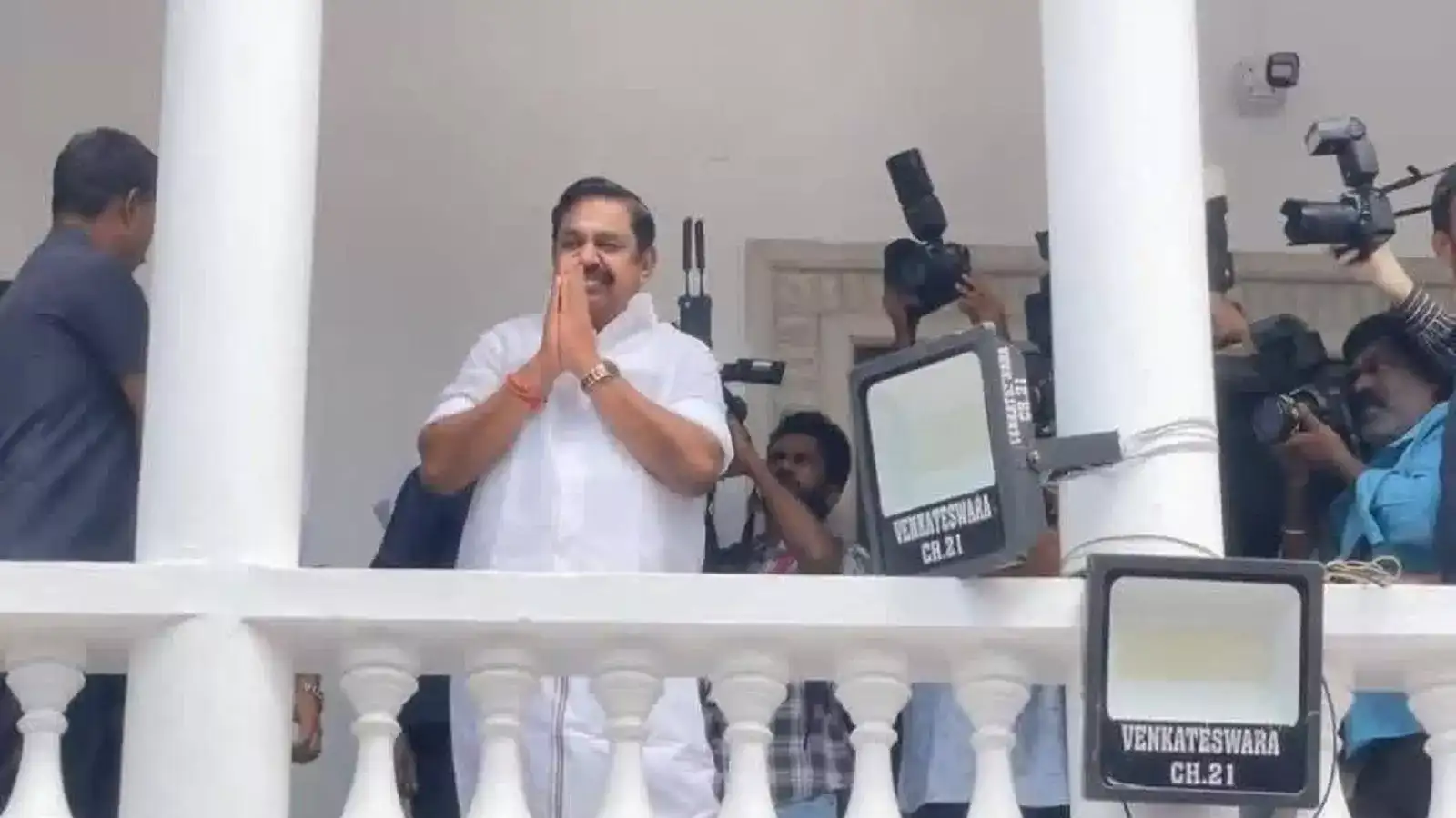 அதிமுக மாவட்ட செயலாளர்கள் கூட்டம்-எடப்பாடி பழனிசாமி தலைமையில் நடந்தது! 