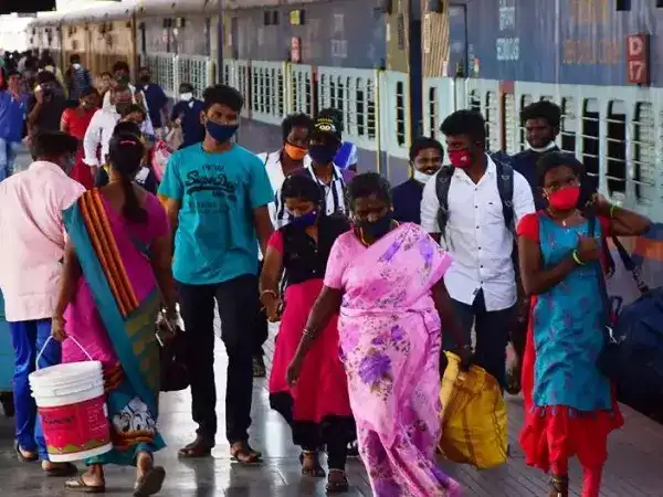 ரயில் டிக்கெட்டில் இப்படியொரு வசதி இருக்கா? வேறொருவர் டிக்கெட்டில் நீங்கள் போகலாம்! 