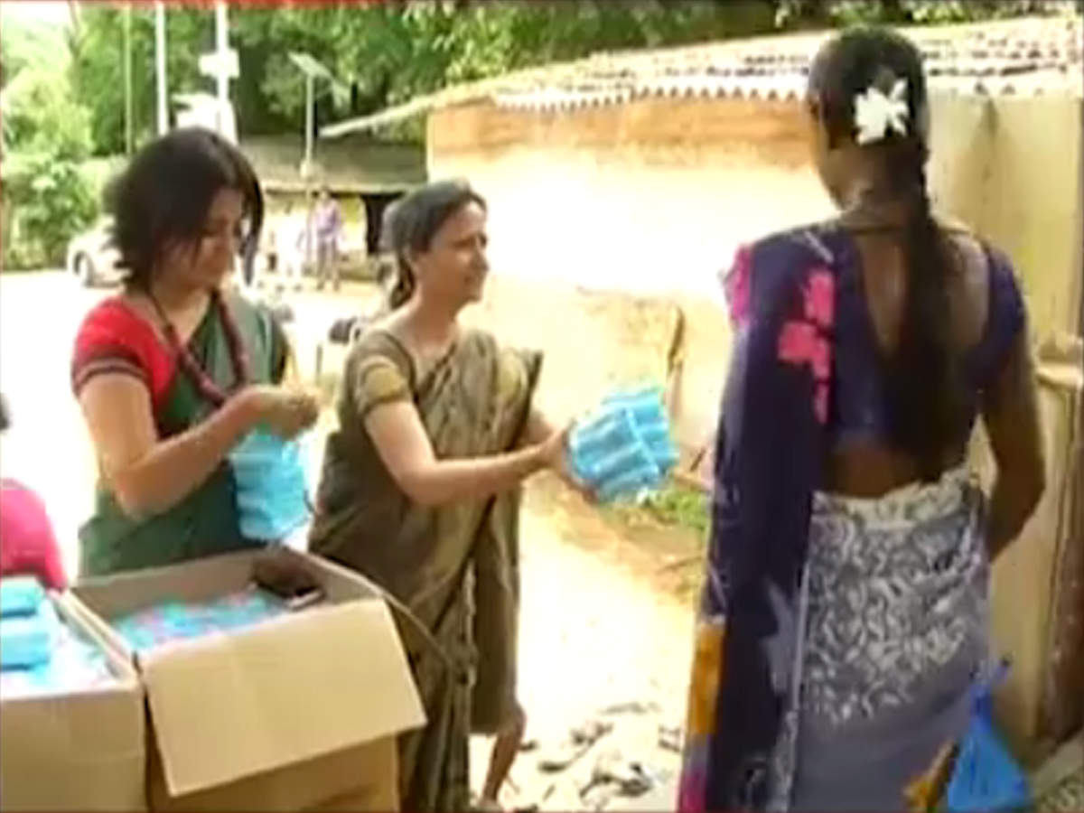 Mumbai: Pink Brigade distributes 1200 sanitary napkins in Aarey Colony - mumbai: pink brigade distributes 1200 sanitary napkins in aarey colony - Samayam Malayalam