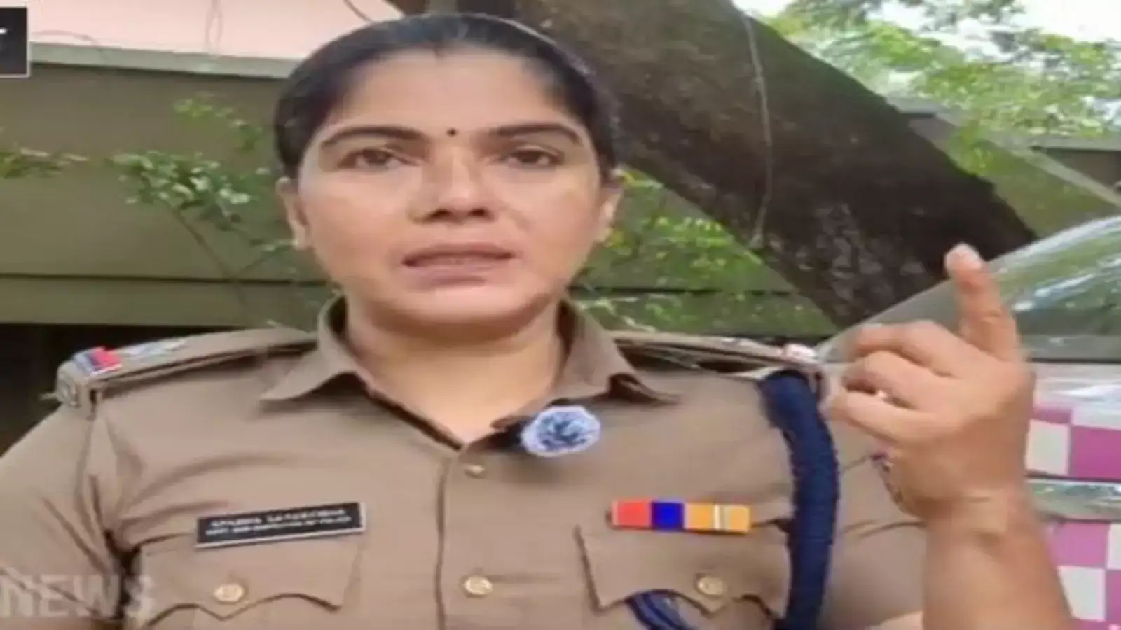 பாராட்டு மழையில் நனையும் பெண் காவலர்... சமூக பொறுப்பில் அவ்வளவு அக்கறை... யார் அவர்! 