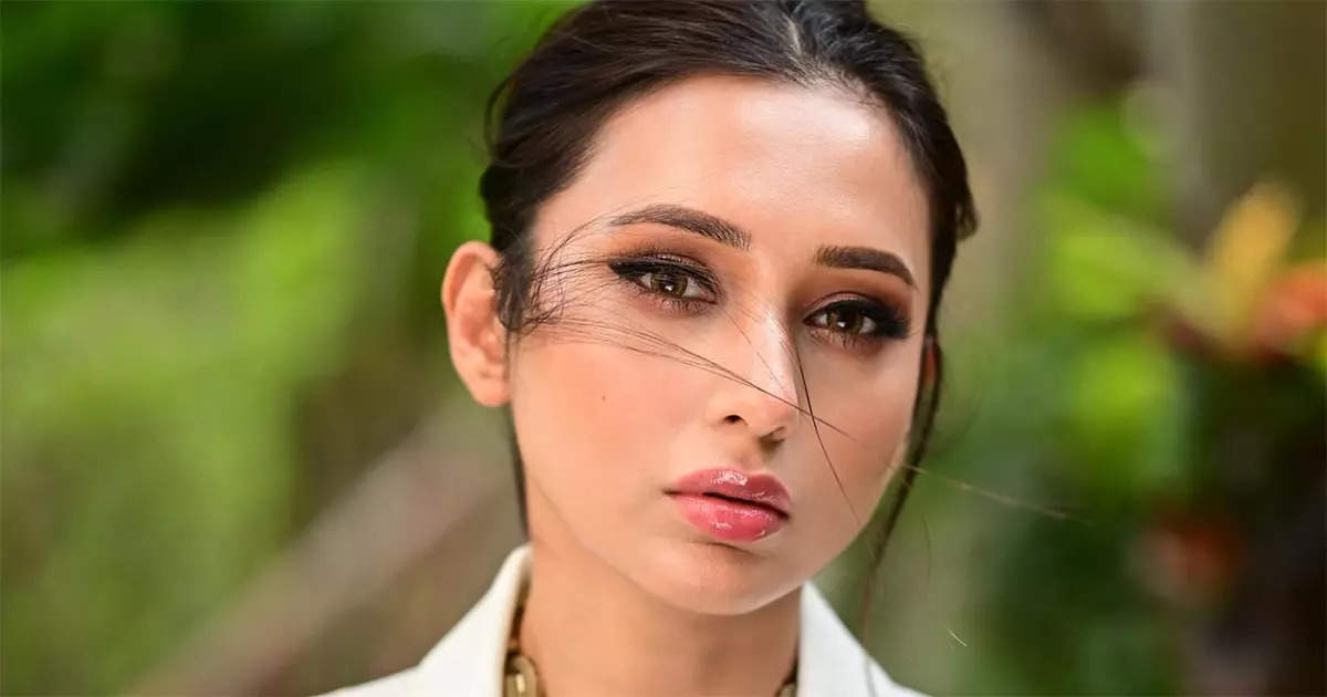 Actress Mimi Chakraborty Receives Rape Threats After Supporting Kolkata Doctor Case