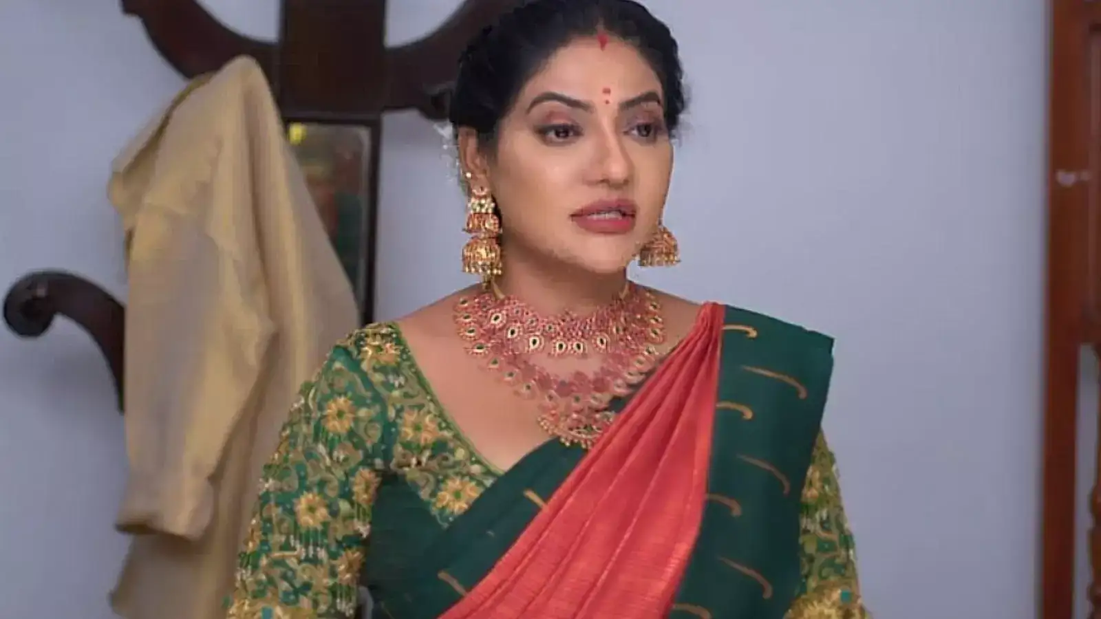 அட்வைஸ் செய்த பரமேஸ்வரி பாட்டி..கடுப்பாகும் ரேவதி..கார்த்திகை தீபம் இன்றைய எபிசோட் 