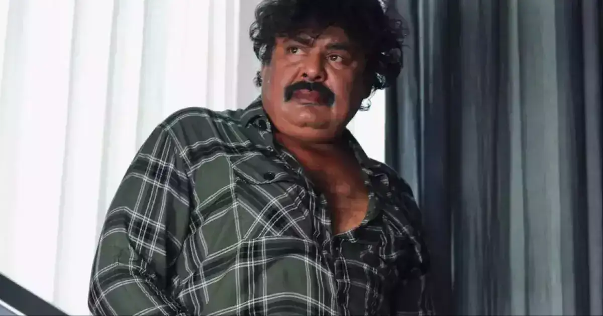 வெள்ள நீர் நடுவே காரின் மேல் அமர்ந்து உதவிக்கேட்ட மன்சூர் அலிகான்: வீட்டுக்குள்ள மீனெல்லாம் வந்துடுச்சாம்.! 