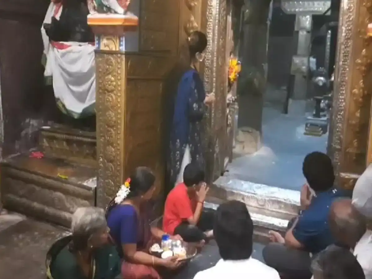 சீர்காழி வைத்தீஸ்வரன் கோவில்... நடிகர் ரஜினிகாந்த் மகள் சௌந்தர்யா தரிசனம் 