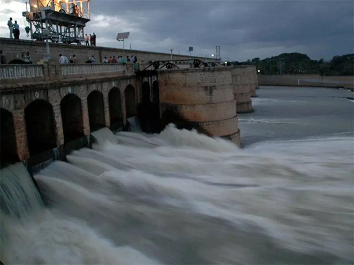 தமிழகத்திற்கு குட் நியூஸ்... காவிரியில் நீர் திறப்பு அதிகரிப்பு... எத்தனை கன அடி தெரியுமா? 