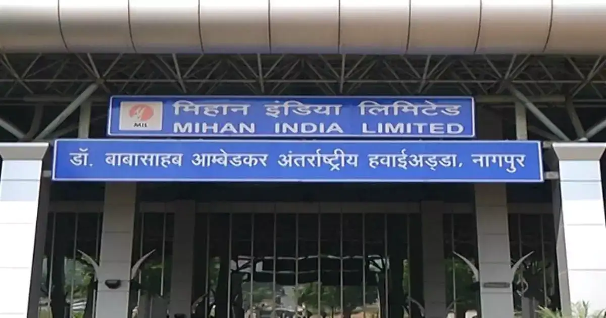 पुण्याला जाण्यासाठी विमान सज्ज, टेकऑफपूर्वीच वैमानिकाने गमावला जीव, विमानतळावरच सारं संपलं पुण्याला जाण्यासाठी विमान सज्ज, टेकऑफपूर्वीच वैमानिकाने गमावला जीव, विमानतळावरच सारं संपलं