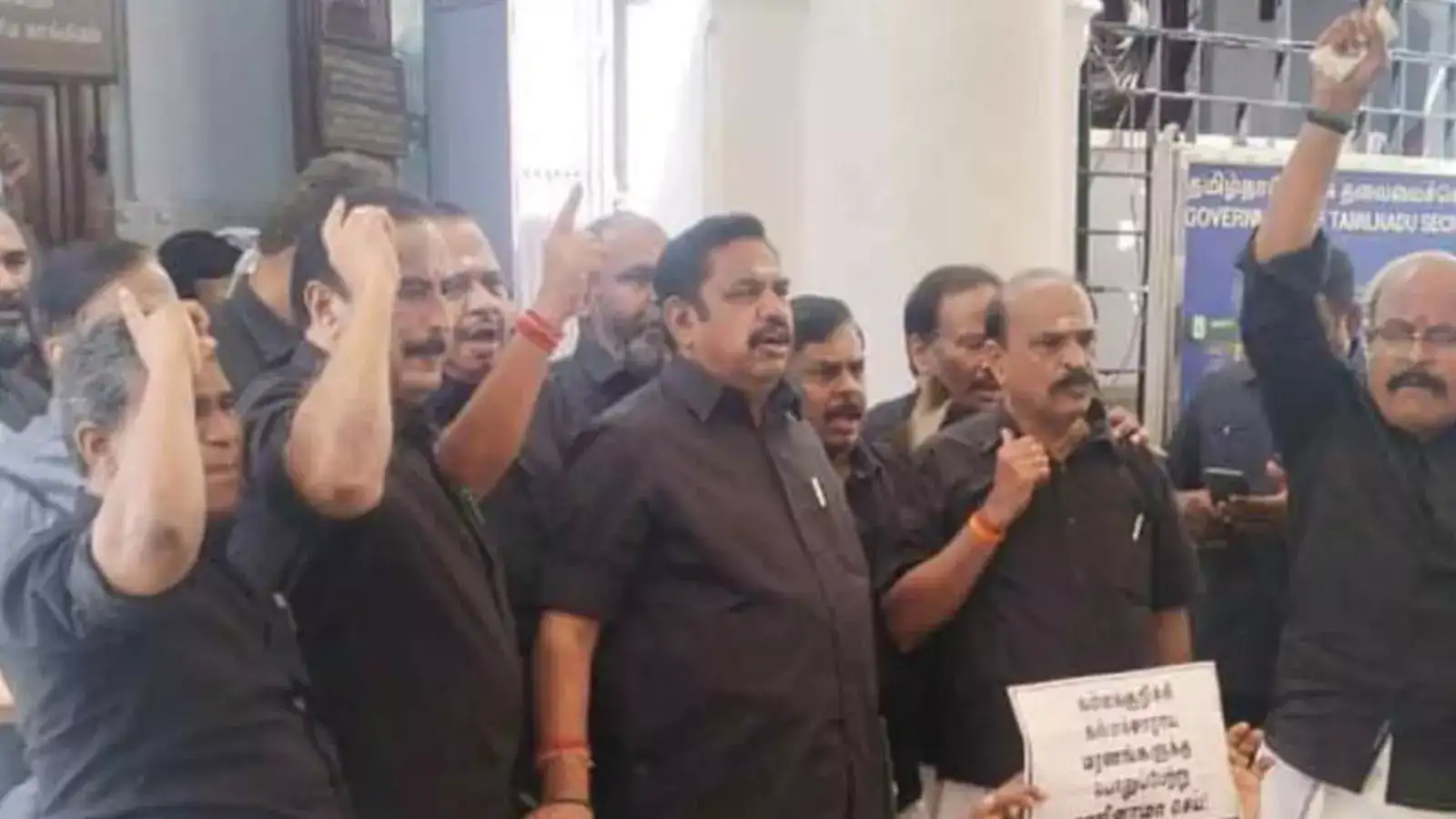 கள்ளச்சாராய மரணங்கள்.. முதல்வர் பதவி விலகணும்.. சட்டமன்றத்தில் 2வது நாளாக அதிமுக அமளி! 