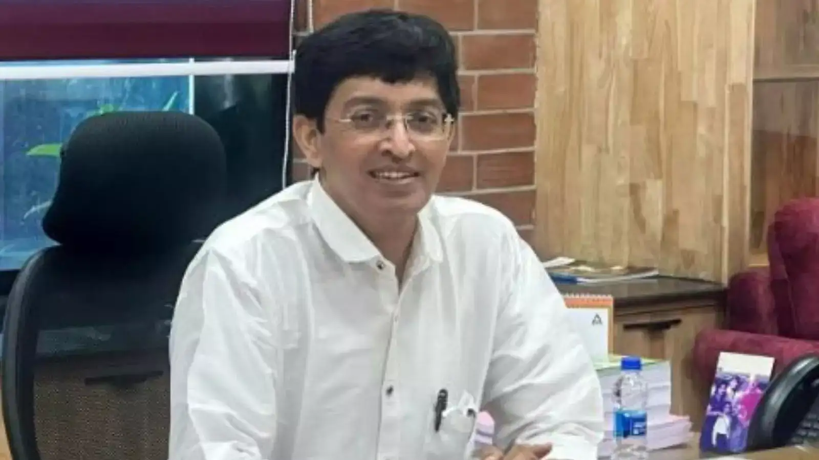 வாக்குப்பதிவு எந்திரங்களுக்கு 4 அடுக்கு பாதுகாப்பு.. கட்டுப்பாட்டு அறையை அவ்வளவு சீக்கிரம் திறக்க முடியாது.. ராதாகிருஷ்ணன் ஐஏஎஸ் அதிரடி! 