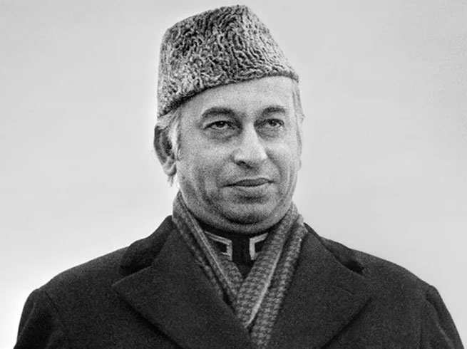 Pak Ex Prime Minister,जुल्फिकार अली भुट्टो: शाम 6 बजे बताया और 8 घंटे बाद दे दी गई फांसी - death anniversary of zulfikar ali bhutto - Navbharat Times