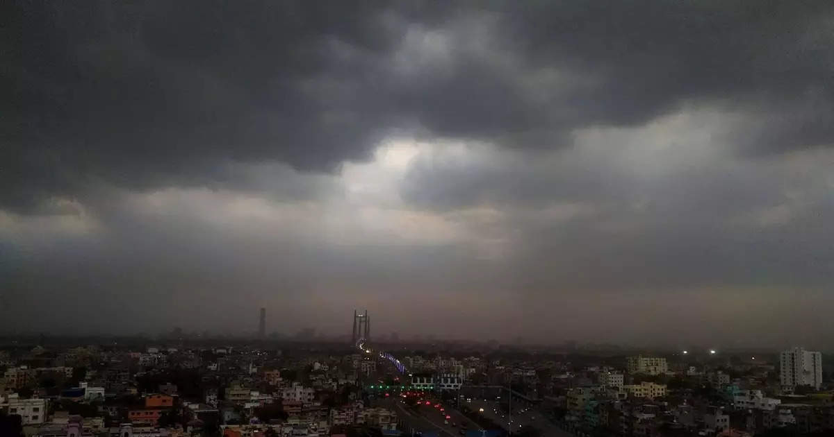 Rainfall Forecast : ৫০ কিলোমিটার বেগে বইবে ঝড়! কলকাতা সহ একাধিক জেলা ঝেঁপে বৃষ্টির পূর্বাভাস – west bengal districts including kolkata may witness rainfall with a wind speed of 30 to 40 km per hour today