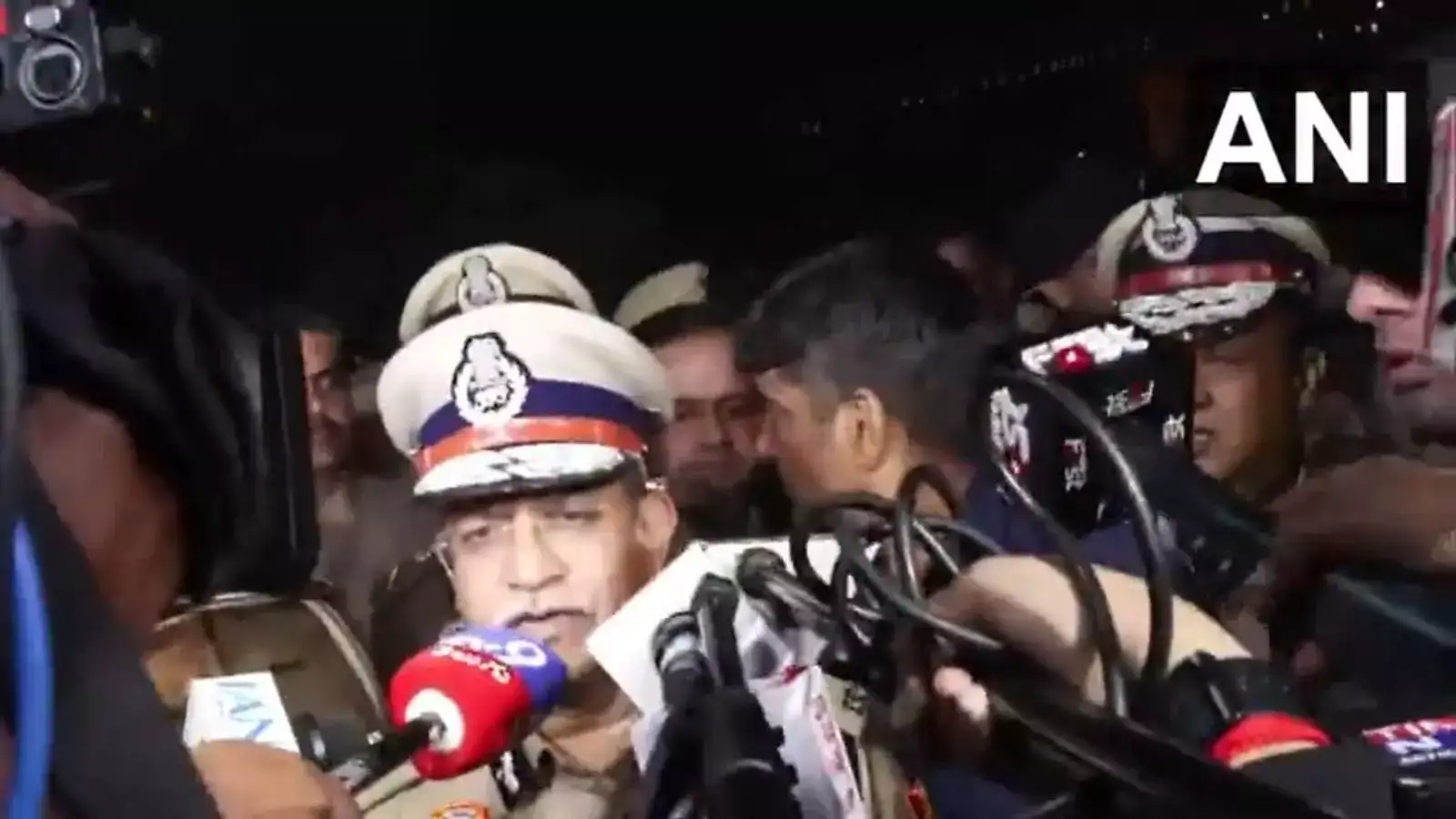 டெல்லி மெட்ரோ கார் வெடி விபத்து: டெல்லி காவல்துறை ஆணையர் சதிஷ் கோல்ச்சா கூறியது என்ன? 