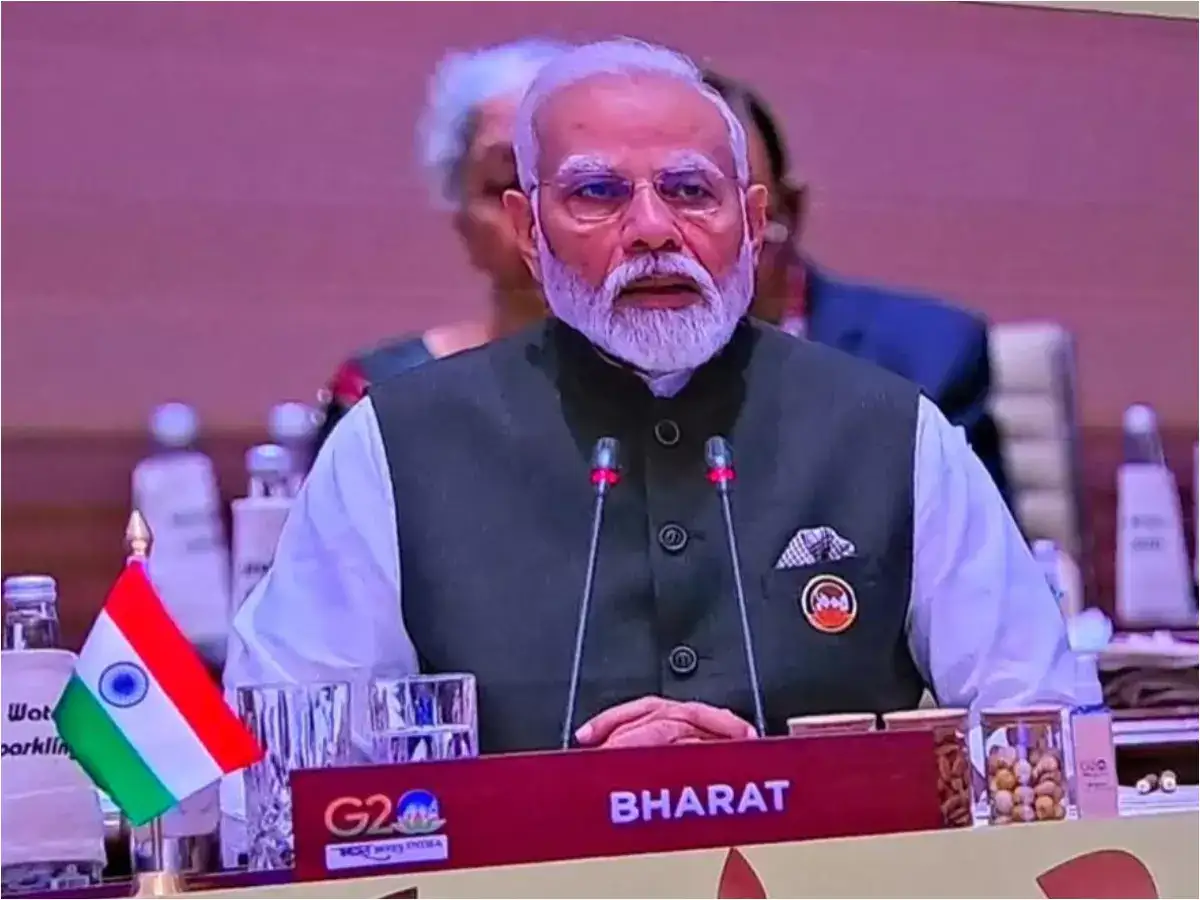 இந்தியா பெயர் மாறியதா? ஜி 20 மாநாடு தொடக்கம்... பிரதமர் மோடி முன்பு 'பாரத்' பலகை! 