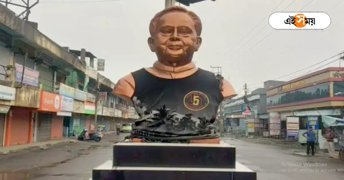 প্রাক্তন রাষ্ট্রপতির মূর্তি বিকৃতির অভিযোগ, সমালোচনার ঝড় জঙ্গিপুরে প্রাক্তন রাষ্ট্রপতির মূর্তি বিকৃতির অভিযোগ, সমালোচনার ঝড় জঙ্গিপুরে