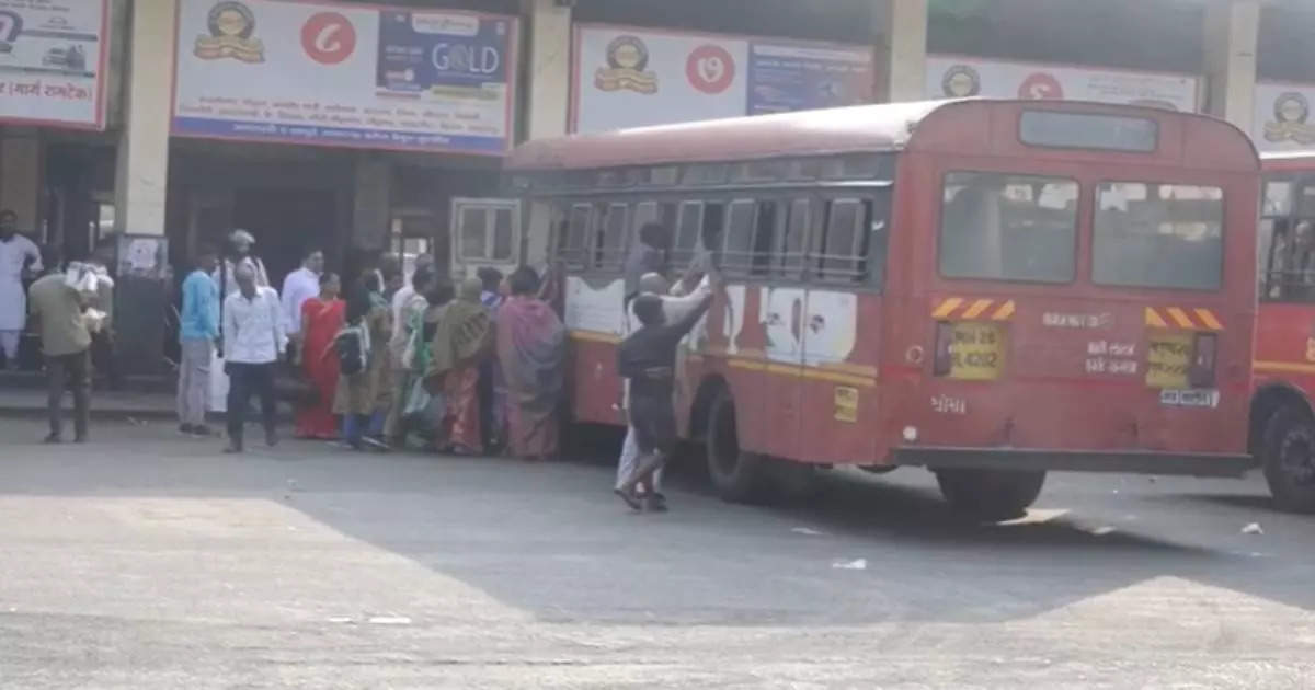 मराठा आरक्षण आंदोलन काळात नागपूरमध्ये बस अर्ध्या मार्गातून परतल्या, एसटीचं लाखोंचं नुकसान