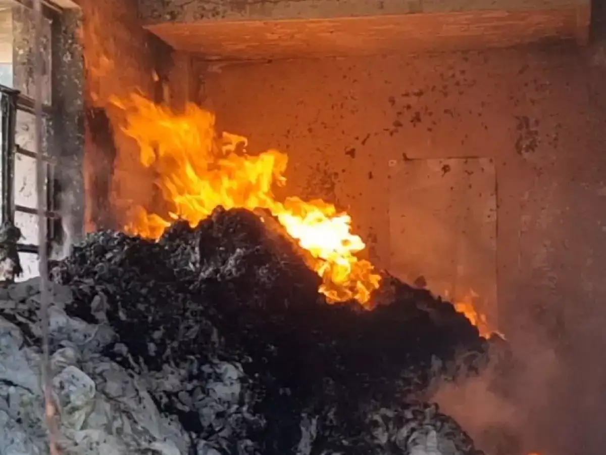 தேனி: நாப்கின் தொழிற்சாலையில் தீ விபத்து... 2 கோடி மதிப்பிலான பொருட்கள் சேதம்! 