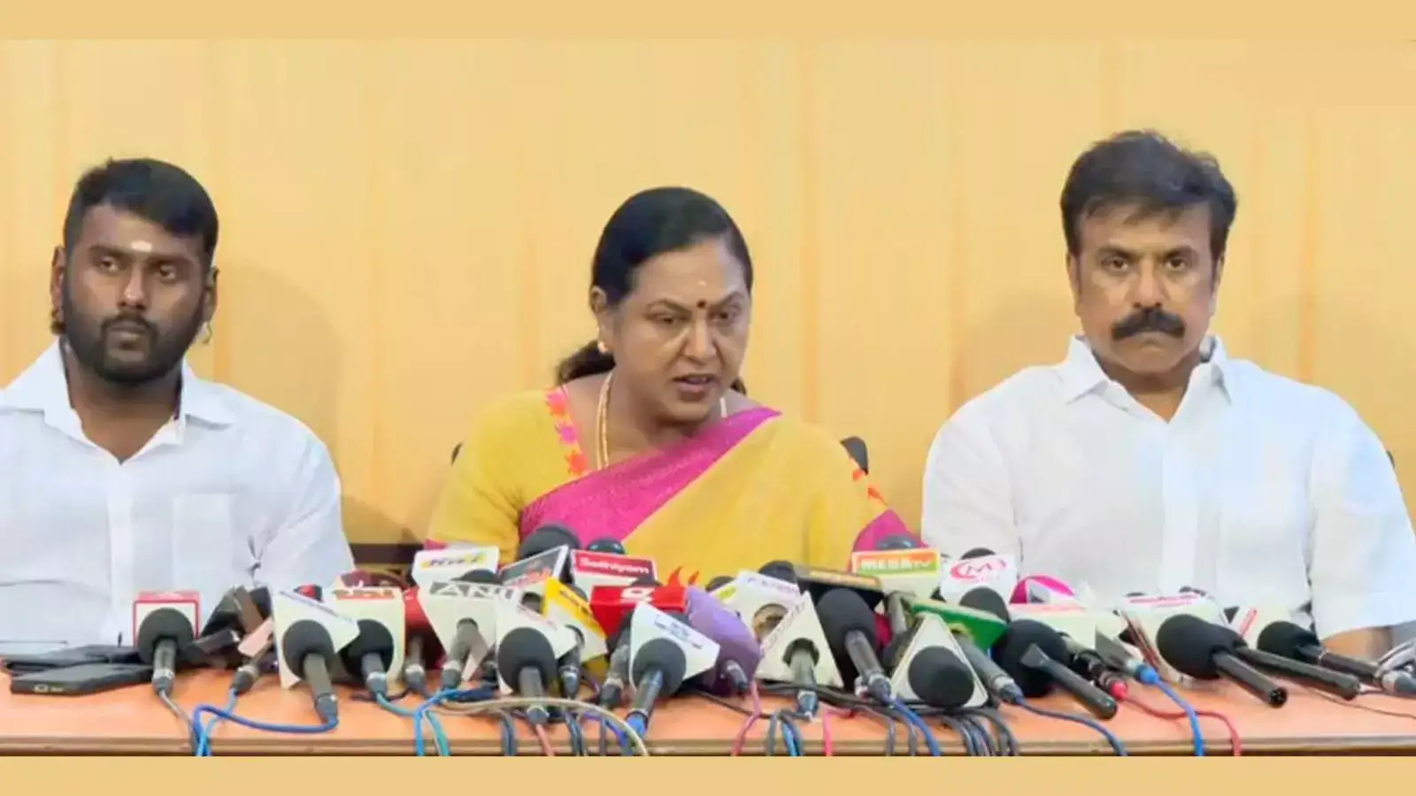 விருதுநகரில் விஜய பிரபாகரன் தோற்கவில்லை.. மறுவாக்கு எண்ணிக்கை நடத்தக்கோரி தேர்தல் ஆணையத்தில் பிரேமலதா புகார்! 